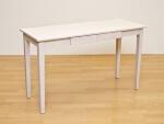 木製ホワイトのダイニングテーブル